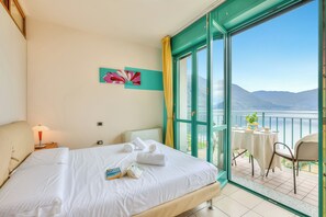 2 bedrooms, iron/ironing board, free WiFi, bed sheets - Porto Letizia T8, Porlezza, Italy (Porlezza)