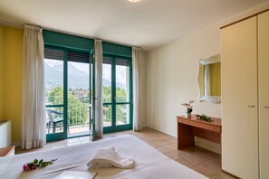 1 bedroom, free WiFi, bed sheets - Porto Letizia T17, Porlezza, Italy (Porlezza)