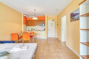 2 bedrooms, free WiFi, bed sheets - Porto Letizia T17, Porlezza, Italy (Porlezza)