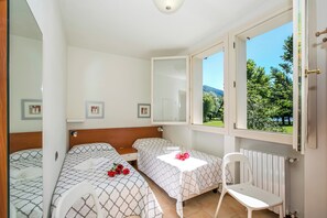1 bedroom, free WiFi, bed sheets - Porto Letizia Ortensia 6, Porlezza, Italy (Porlezza)