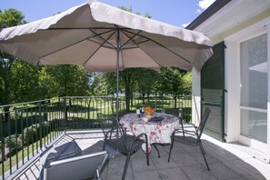 屋外ダイニングエリア