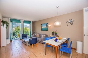 Dining - Porto Letizia S3, Porlezza, Italy (Porlezza)