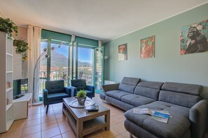 TV, DVD player - Porto Letizia S3, Porlezza, Italy (Porlezza)