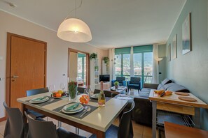 Dining - Porto Letizia S3, Porlezza, Italy (Porlezza)