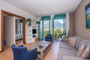 TV, DVD player - Porto Letizia S3, Porlezza, Italy (Porlezza)