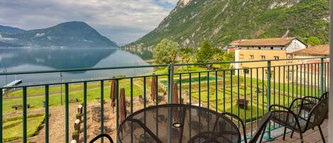 تناول الطعام بالخارج