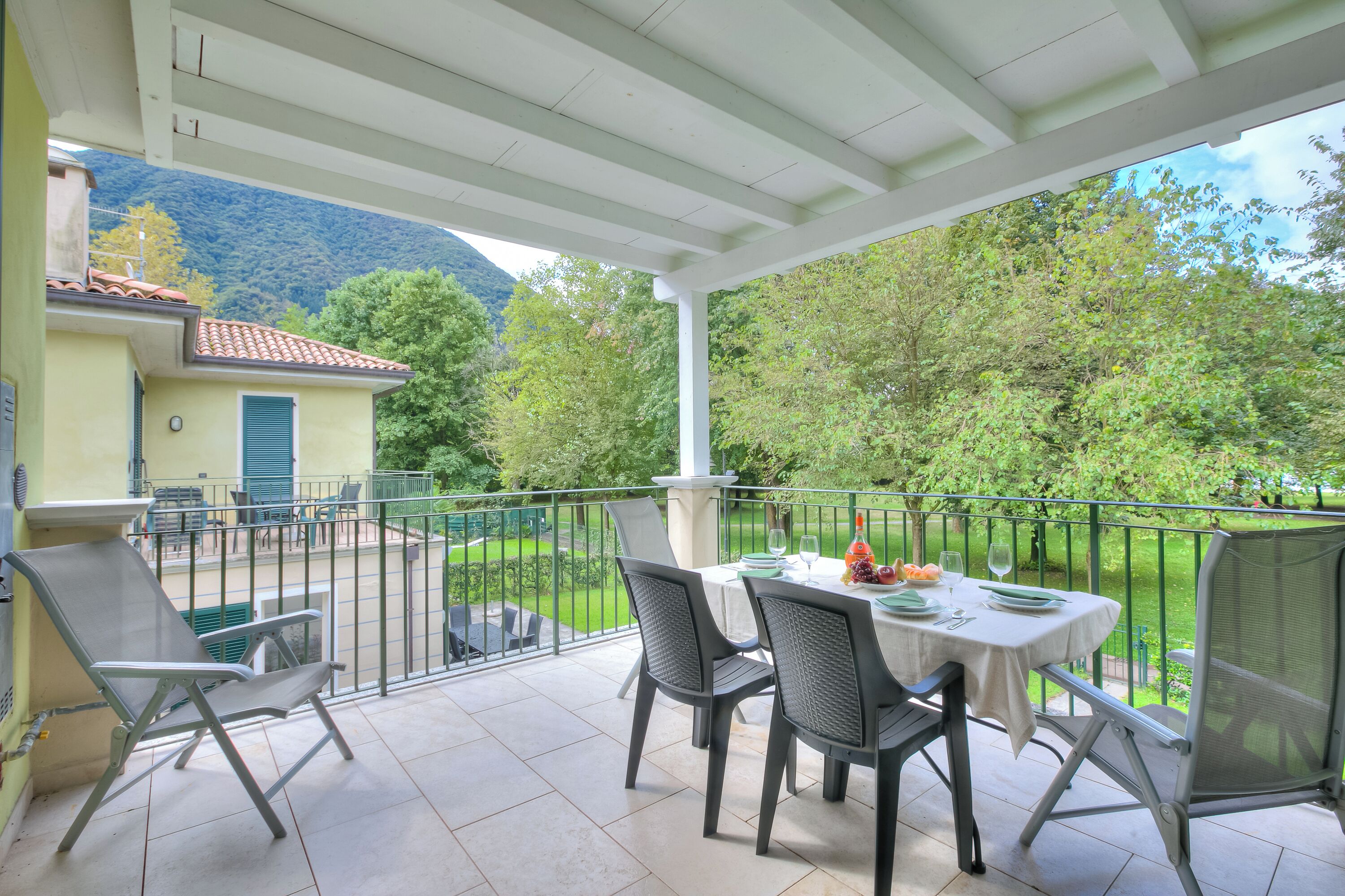 屋外ダイニングエリア