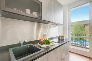 Fridge, microwave, stovetop, dishwasher - Porto Letizia Iris 3, Porlezza, Italy (Porlezza)