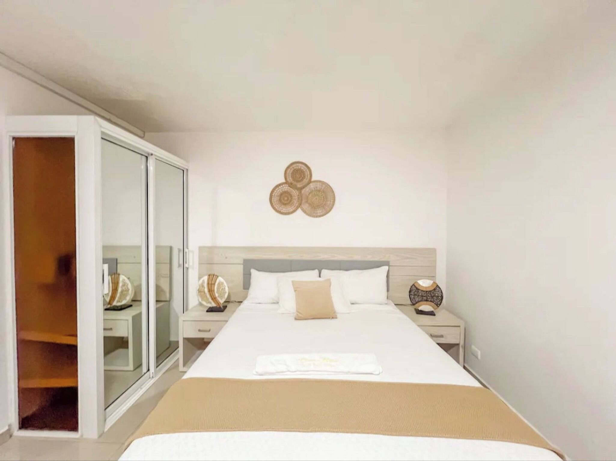 2 bedrooms, iron/ironing board, Internet, bed sheets