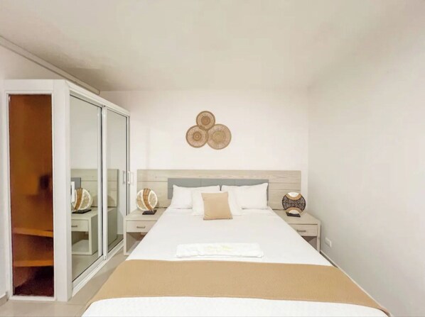 2 bedrooms, iron/ironing board, internet, bed sheets