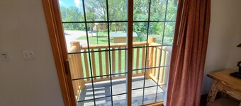 飢えた岩からのリゾートの歩行距離に位置する広々とした居心地の良いヴィラ