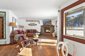 Interior - Serene Condo by Palisades Base and Golf Course (Olympic Valley)