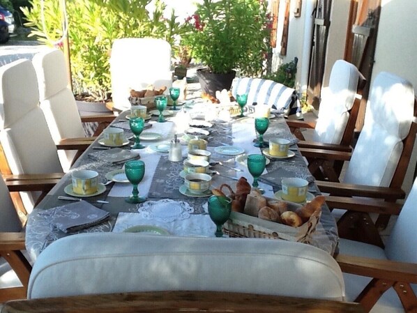 Outdoor dining