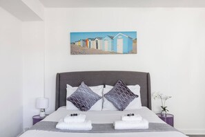 2 bedrooms, iron/ironing board, free WiFi, bed sheets - Fabulous studio in centre of St James Street (Brighton and Hove)