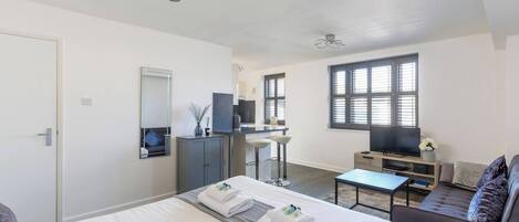 2 多间卧室、熨斗/熨衣板、免费 WiFi、床单