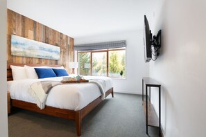 2 bedrooms, desk, iron/ironing board, WiFi