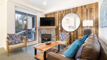 Télévision, cheminée