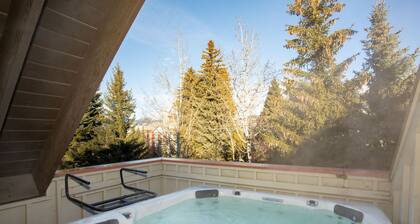 Luxury 3Br TH- Private Hot Tub/Pool/Bike Storage
