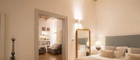 Rom – superior | 1 soverom, sengetøy av topp kvalitet, minibar og individuelt dekorert