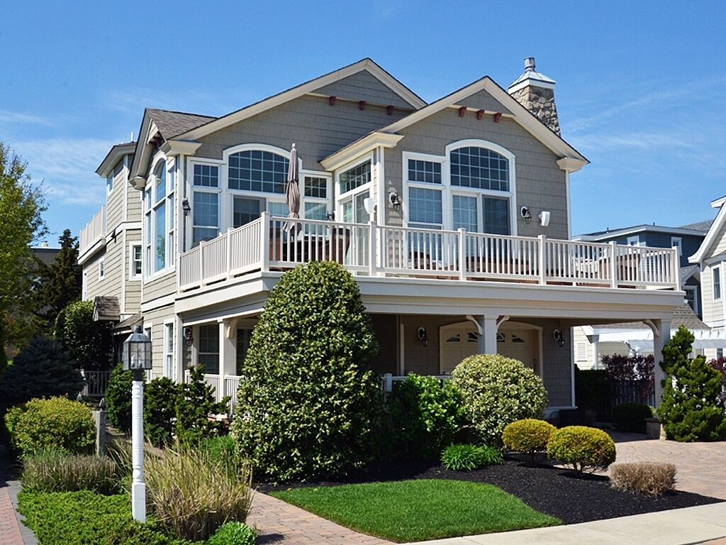 BEACH BLOCK home with heated pool. Built in Hot tub and Beautiful Ocean views!!