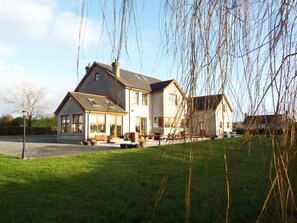 Exterior - Co Armagh Luxury 4 star ,4 bedroom property sleeps 9 (Portadown)