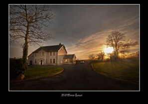 Exterior - Co Armagh Luxury 4 star ,4 bedroom property sleeps 9 (Portadown)