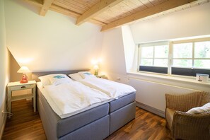 3 slaapkamers, een strijkplank/strijkijzer, reisbedje, gratis wifi