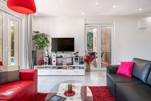 TV, DVD player - Villa Delle Rondini with private pool (Bratulici)