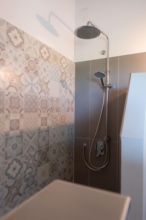 Hair dryer, towels, soap, shampoo - Vacation Cottage La Vigna with Pool (Lonigo)