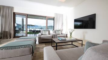 Smart-TV, Kamin, Bücher