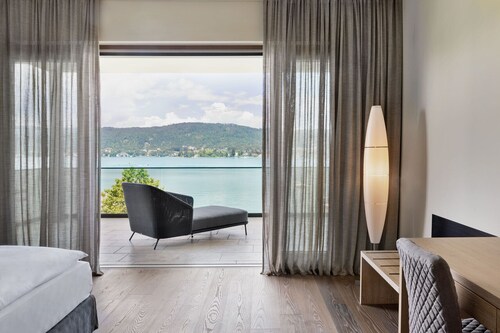 Villa am Wörthersee mit privatem Steg