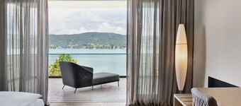 Villa am Wörthersee with private dock