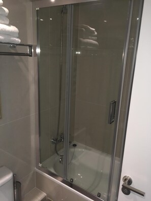 Bathtub, hair dryer, towels - Beautiful apartment overlooking the port Antofagasta (Antofagasta)