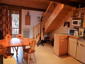 Dining - Cozy duplex 33m² in Arêches-Beaufort, 4 pers., ski-in/ski-out, pets allowed, parking (Arêches-Beaufort)