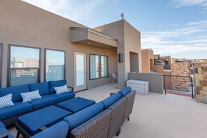 Terrace/patio - Sleeps 16 - Private Hot Tub, Fire Pit & Poolside (St. George)