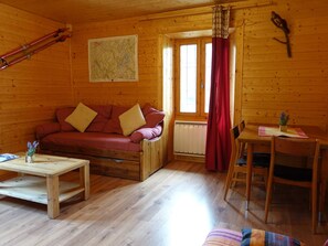 TV - Spacious apartment in traditional chalet with balcony for 5 pers. in Arêches-Beaufort (Arêches-Beaufort)