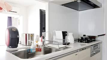 Fridge, microwave, stovetop, dishwasher