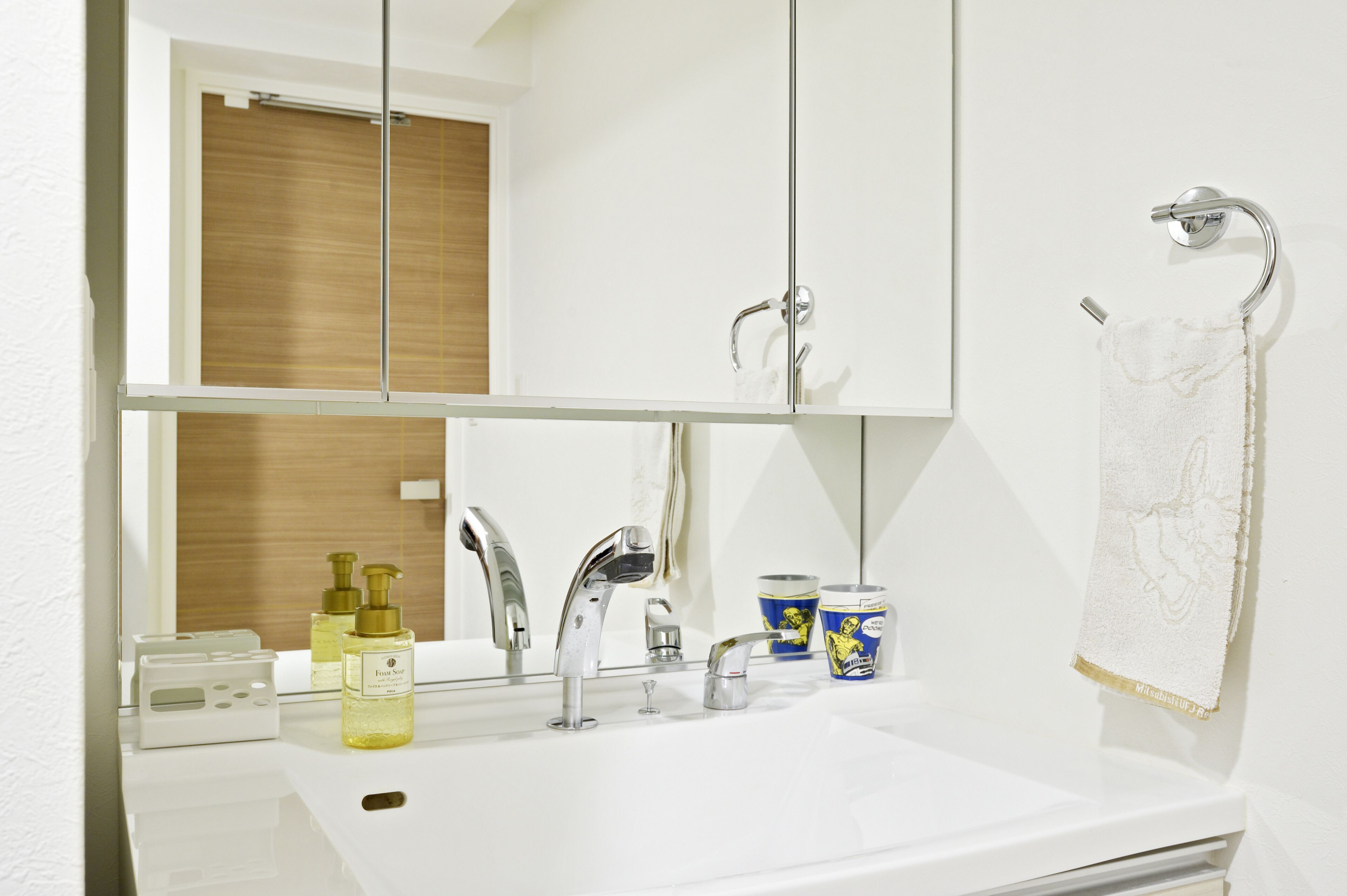 浴槽、ヘアドライヤー、タオル、石鹸