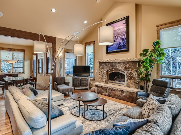 Aspen Grove Chalet: Private Hot Tub, Fire Pit, Pet-friendly, Near Downtown - Breckenridge, CO