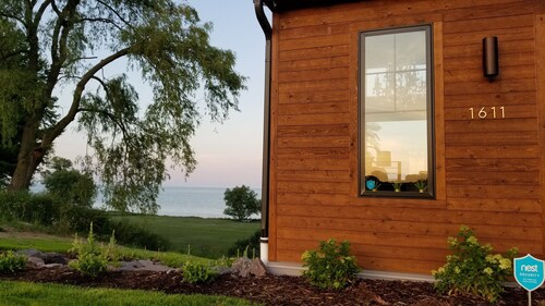 Stunning Lake Michigan Beach Home for 6: Amazing Views, near Whistling Straits