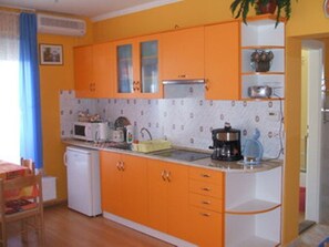 Tavolo da pranzo, isola per cucina