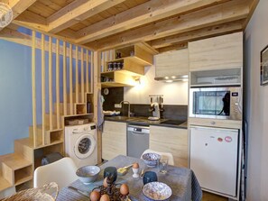 Fridge, microwave, dishwasher, coffee/tea maker