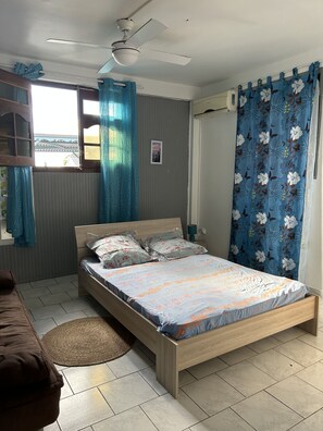 1 quarto, Wi-Fi de cortesia, roupa de cama