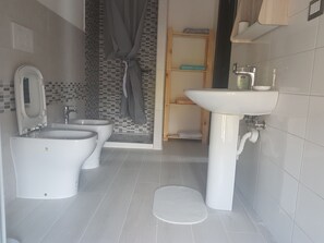 Amenidades de baño gratuitas y secadora de cabello
