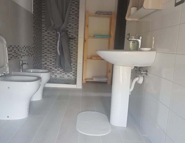 Amenidades de baño gratuitas y secadora de cabello 