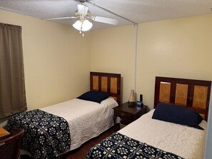 2 bedrooms, in-room safe, desk, iron/ironing board