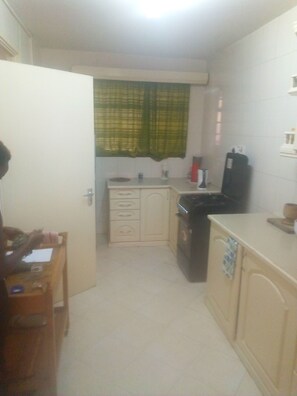 Fridge, oven, stovetop, electric kettle - Homestay in lavington apartment , twenty minutes drive from scenic Ngong hills. (Nairobi)