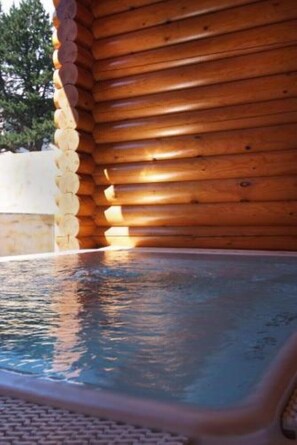 Spa - Chalet Ana: THE IGLESIETTES (Les Angles)