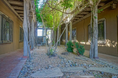 #8 ocho vino · 2bd 1.5ba, King/Queen, 2 TV's - Walk to Old Town