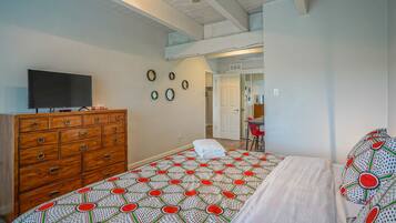2 bedrooms, desk, iron/ironing board, WiFi (free)